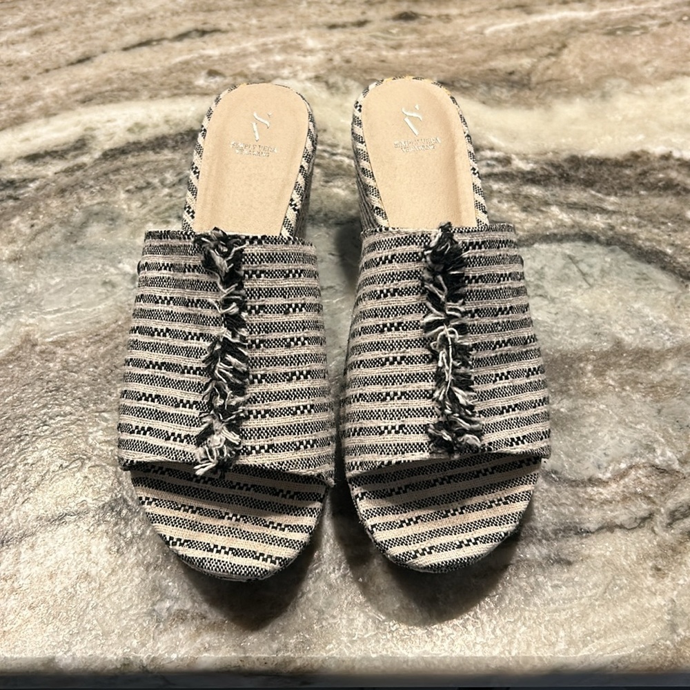 Simply Vera Wang slip on wedge.  Excellent condition